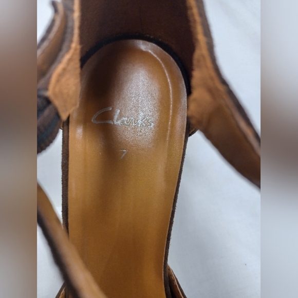 Clarks EUC Brown Leather Round Toe Shoes Size 7 - Picture 8 of 8